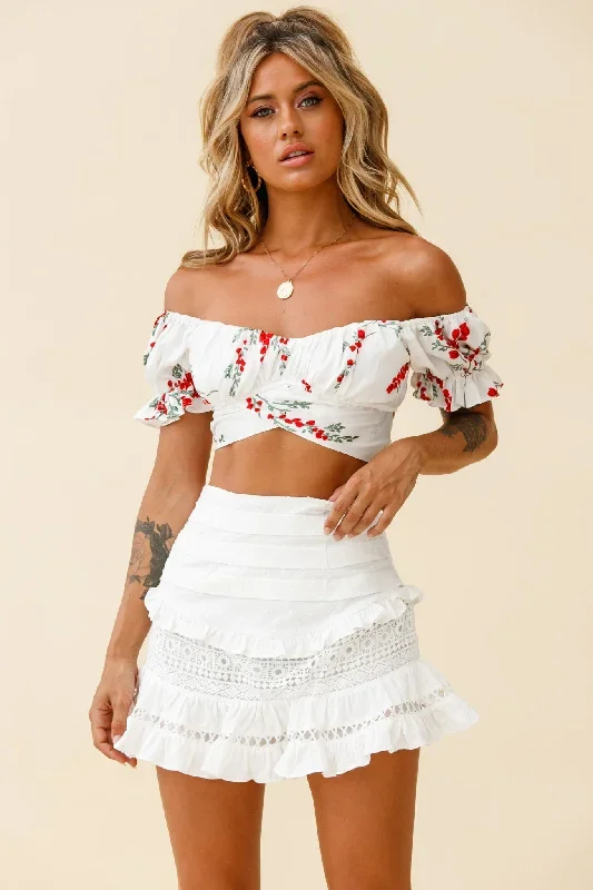 linka-off-shoulder-tie-back-crop-top-red-floral-print-white