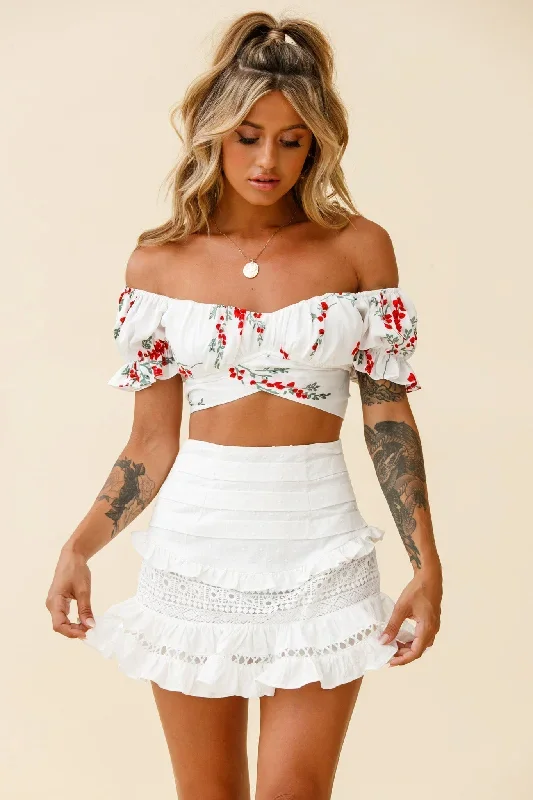 linka-off-shoulder-tie-back-crop-top-red-floral-print-white