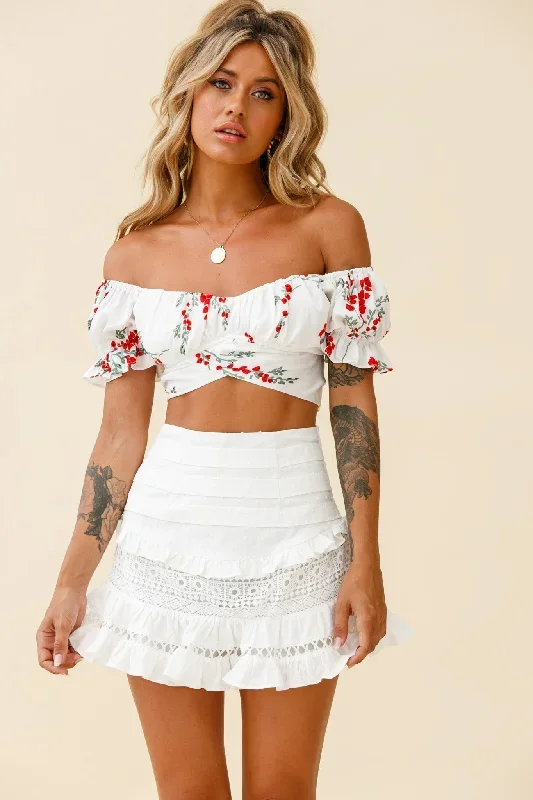 linka-off-shoulder-tie-back-crop-top-red-floral-print-white