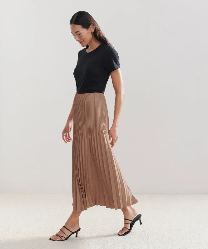 pleated-skirt-nude