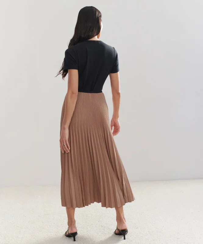 pleated-skirt-nude